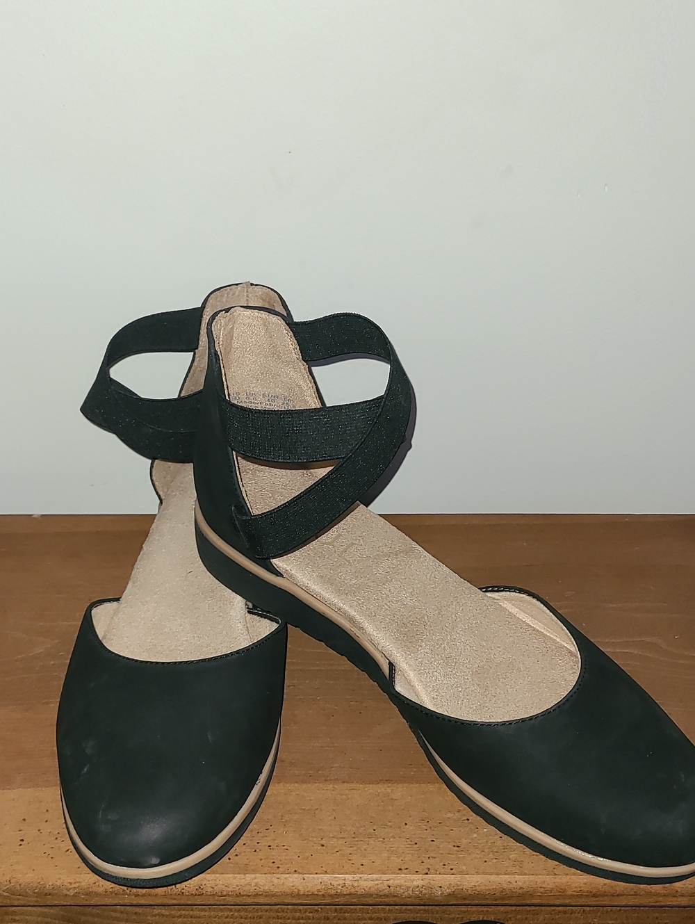 SOUL Naturalizer Black & Beige Cross-Strap Flats